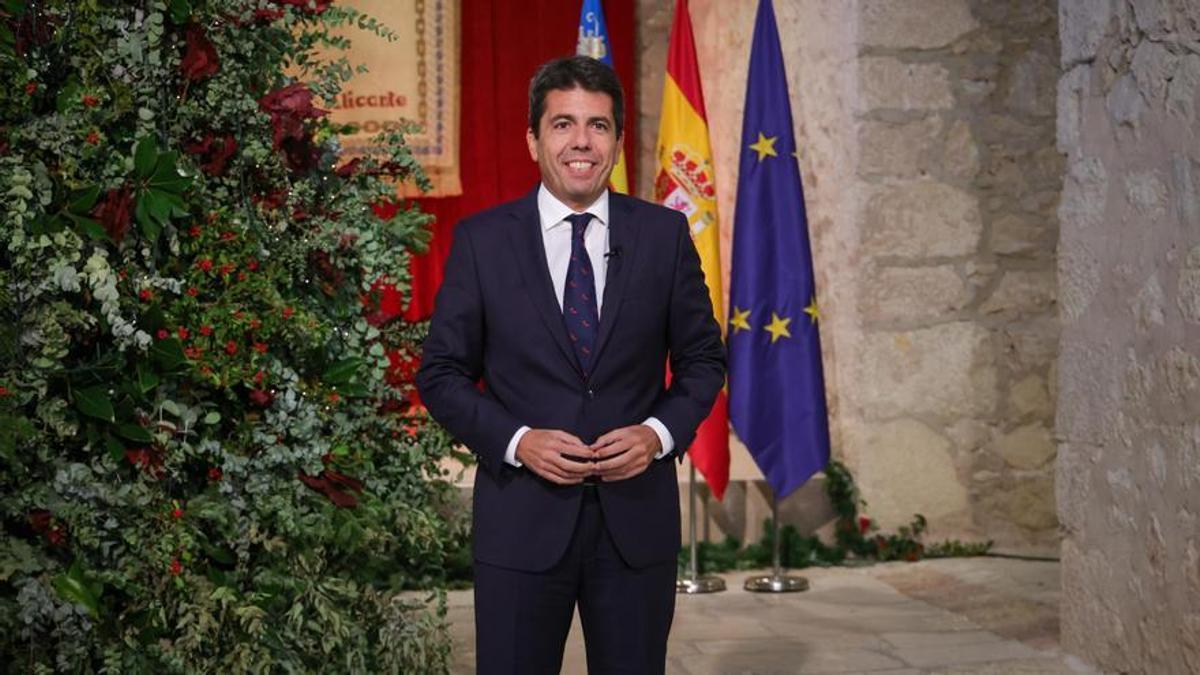 El president de la Generalitat, Carlos Mazón, pronuncia su discurso de fin de año desde el castillo de Santa bárbara de Alicante.