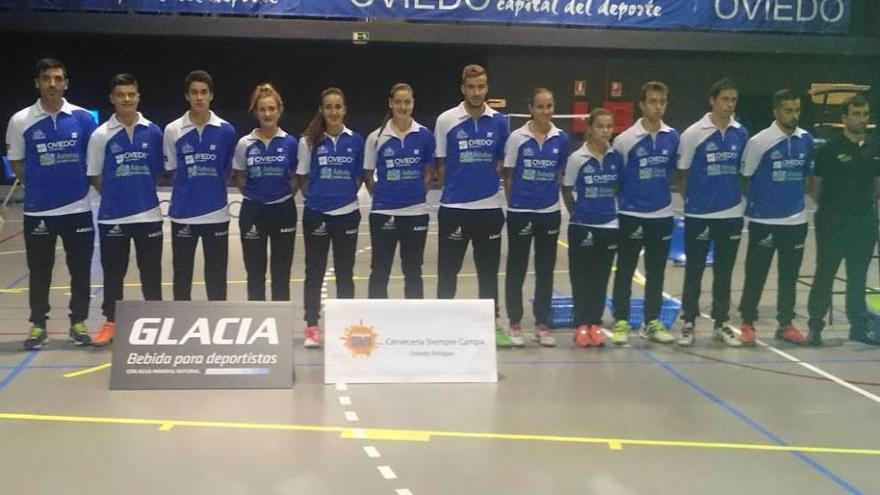 Los componentes del Oviedo Bádminton.