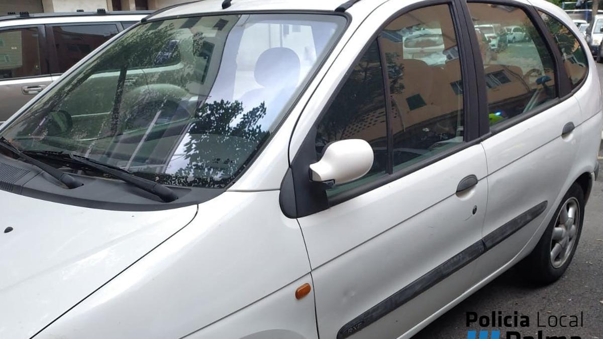 El coche que llevaba las matrículas falsas.