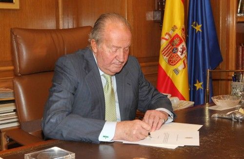 Spain's King Juan Carlos signs his abdication at the Zarzuela Palace