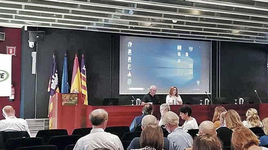 Mercedes Garrido inauguró ayer las jornadas técnicas con los responsables municipales.