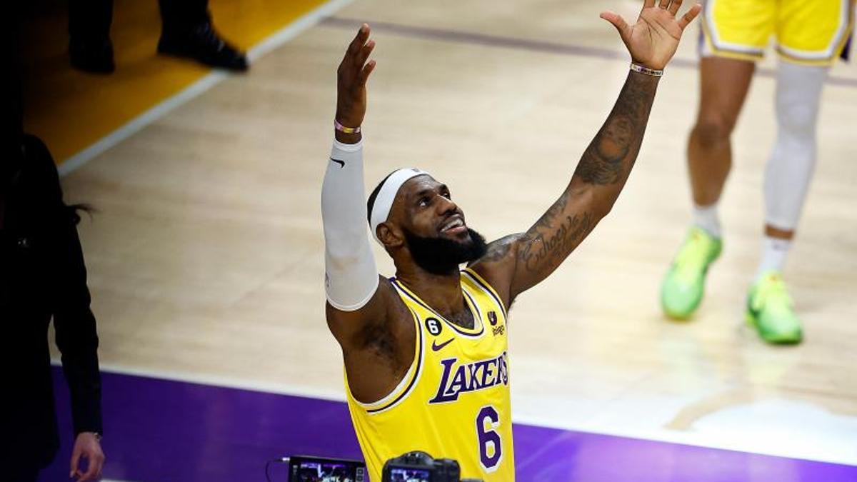 Las mejores imágenes de la noche histórica de LeBron James