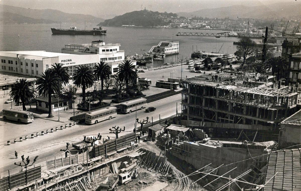 El Hotel Bahía, durante su construcción. El Hotel Bahía, durante su construcción.