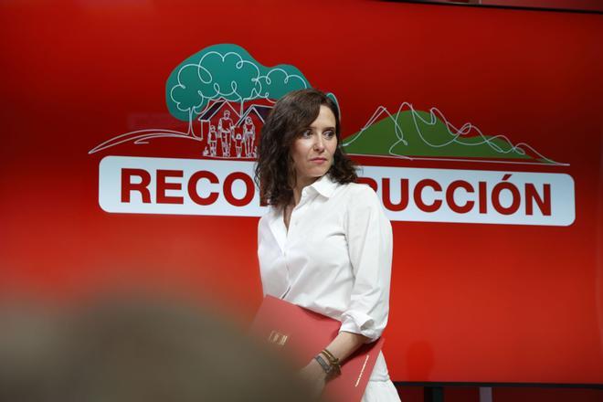 Ayuso anuncia un paquete de 43 medidas para la reconstrucción de la Sierra Oeste tras los incendios: "No les vamos a abandonar"