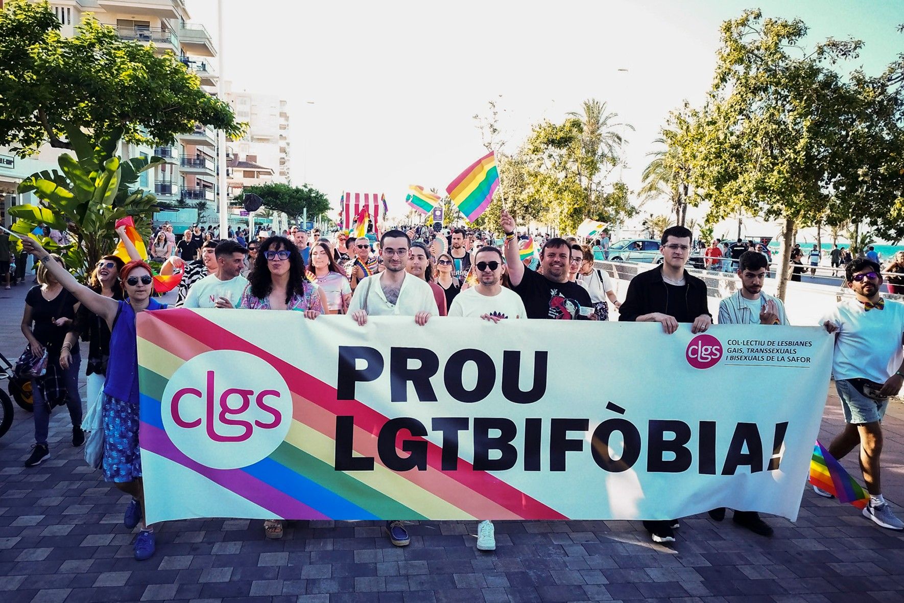 Gala y desfile Mr. Gay en la playa de Gandia