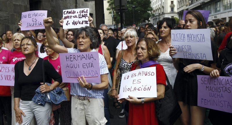 El feminismo arropa a la víctima de ‘La manada’ de Manresa en Zaragoza