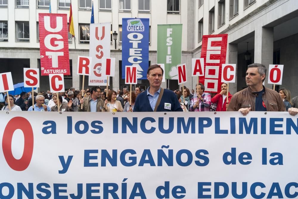 Manifestación convocada por los sindicatos de la enseñanza concertada