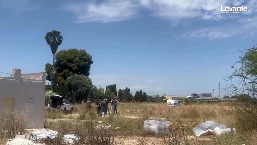 Agentes inspeccionan el lugar donde permanece la víctima mortal del crimen de Aldaia