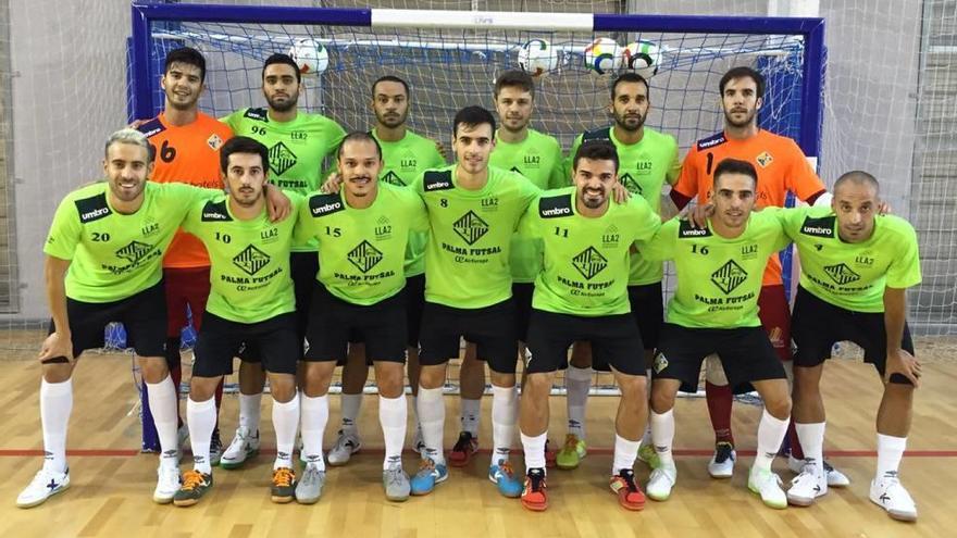 La plantilla del Palma Futsal posa antes del partido de ayer frente al Peñíscola.