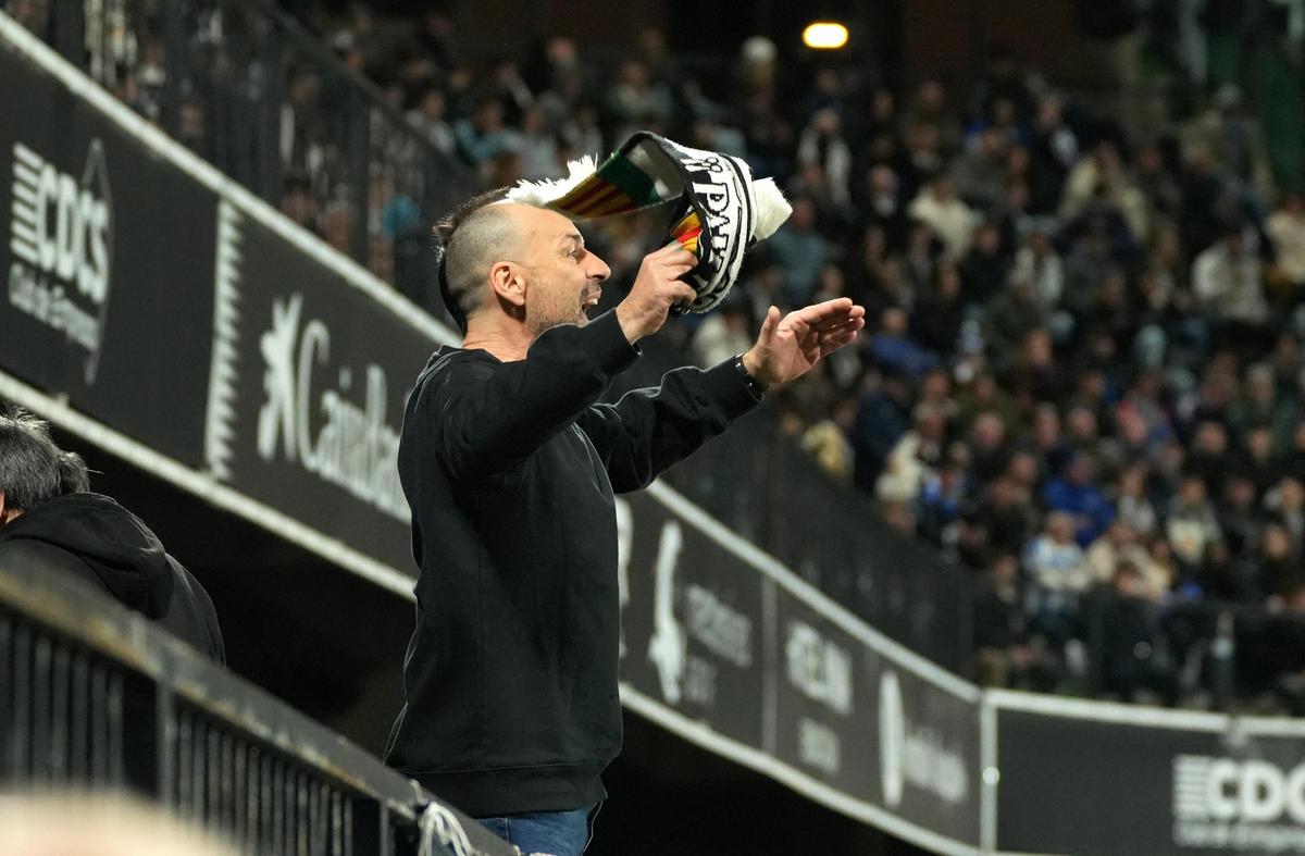 Un aficionado del CD Castellón en el SkyFi Castalia