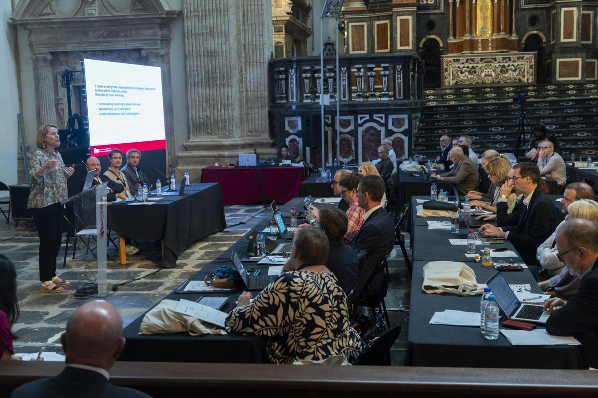Tracey Armstrong, presidenta de IFRRO, en la primera jornada del encuento de expertos en propiedad intelectual.