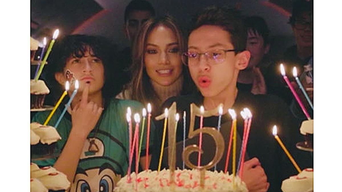 Jennifer Lopez celebra el 15º cumpleaños de sus mellizos.