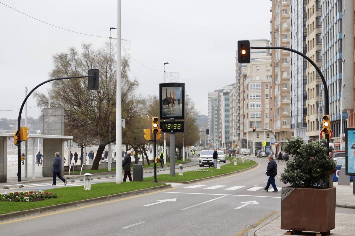 Un tramo del paseo del Muro, en Gijón.