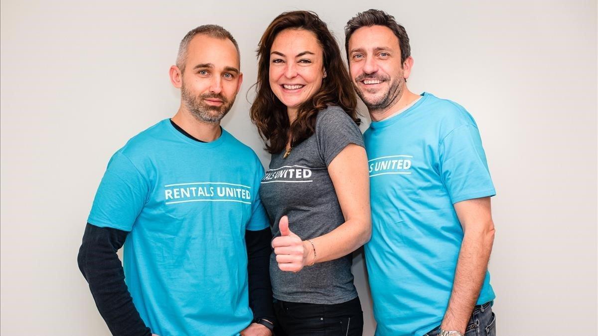 Emil Majkowski, Vanessa de Souza Lage y James Burrows, cofundadores de la start-up Rentals United.