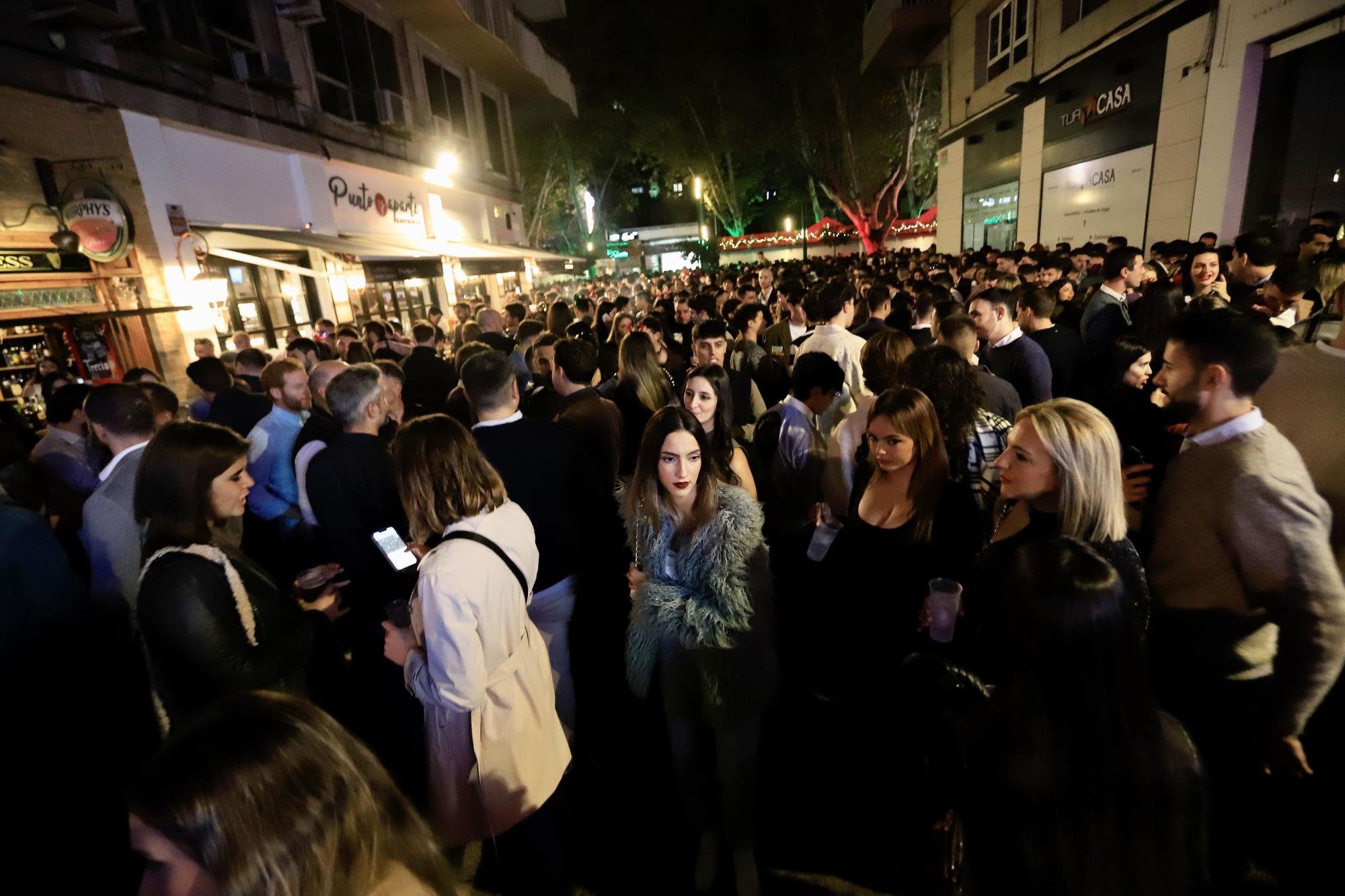 La gente abarrota las calles de Murcia con 'el tardeo' de Nochebuena