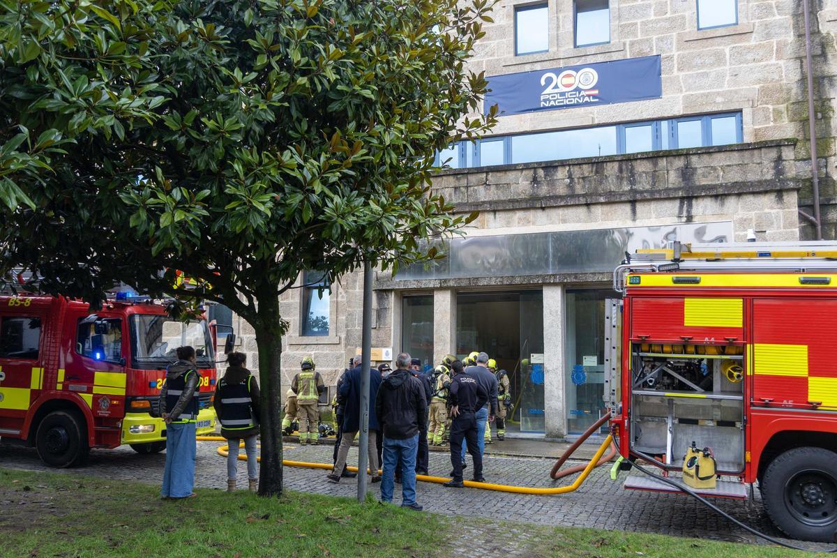 Evacuada la Comisaría de Santiago por un incendio