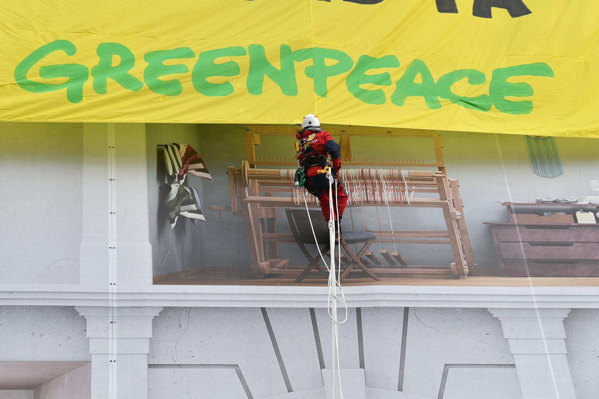 Mensaje de Greenpeace para Pedro Sánchez y Olaf Scholz desde la Casa Molina de A Coruña