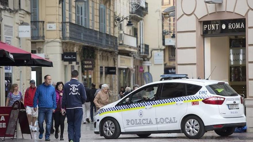 Un coche de la Policía Local, en el Centro.