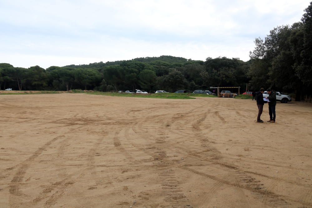 Comencen els treballs per preservar l'entorn de la platja de Castell