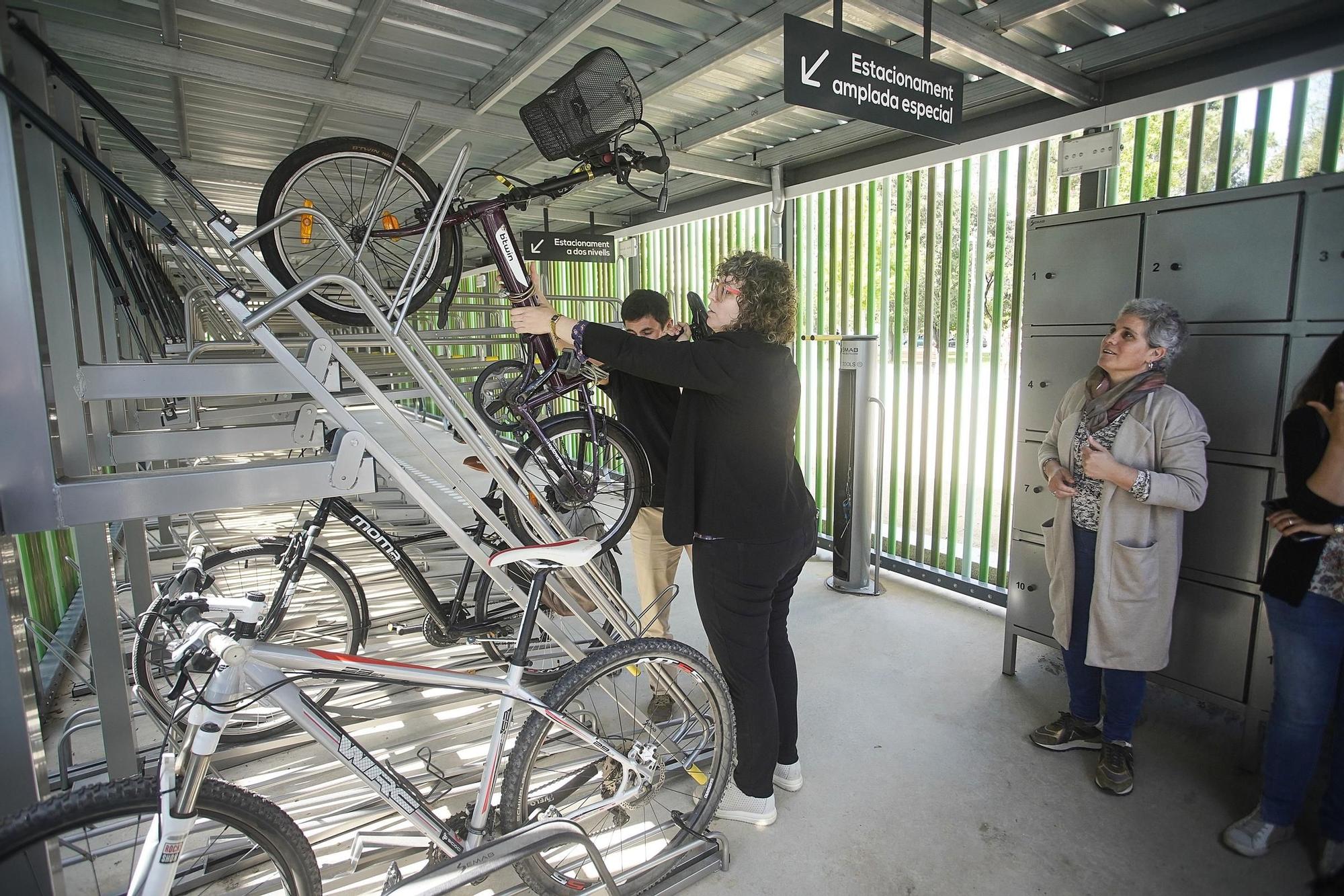 Girona posa en funcionament el primer aparcament tancat i vigilat per a bicis