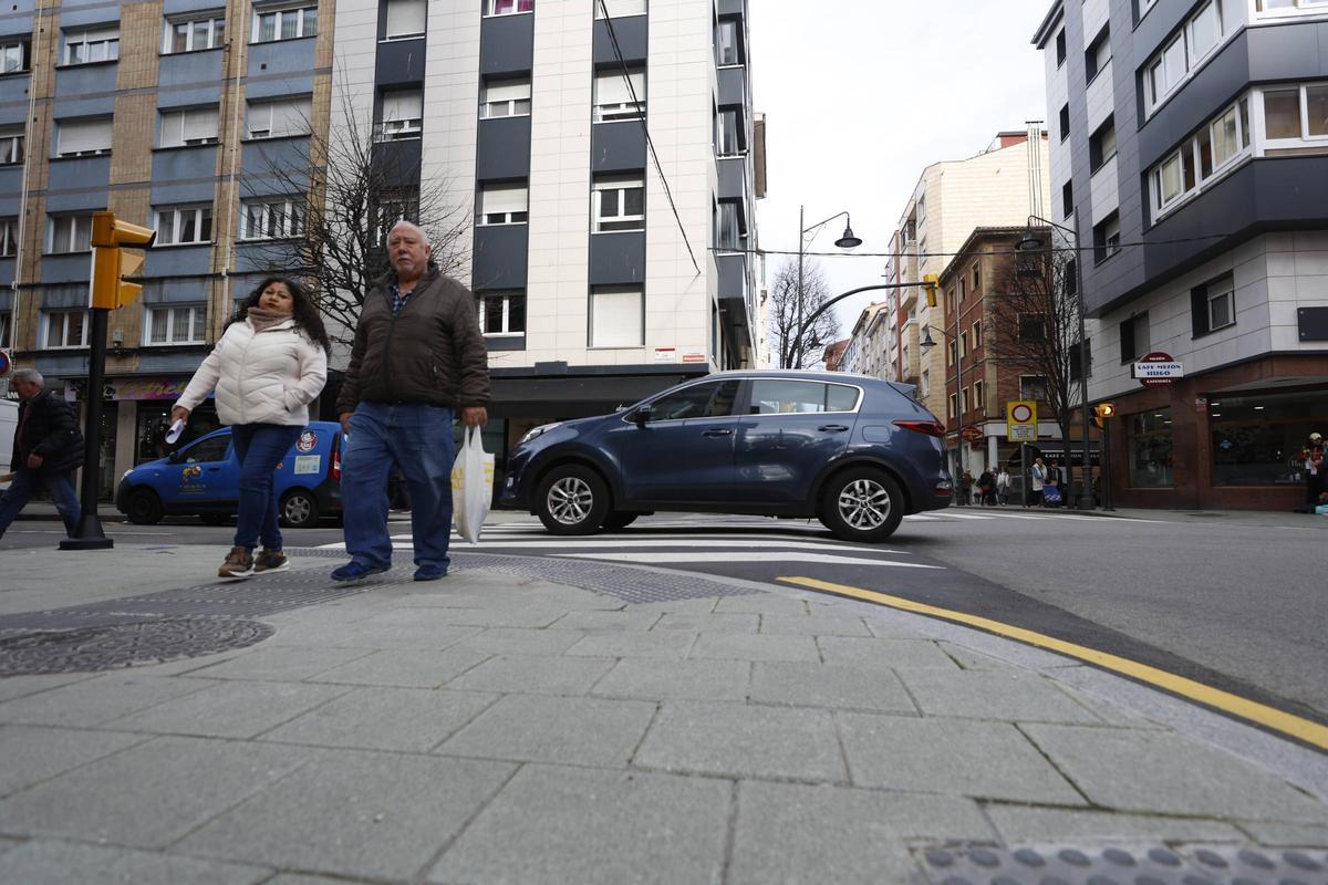 Vecinos de El Llano valoran la renovación de los pasos de peatones en la avenida Schulz, con luces y sombras: “Las obras no son un plato de gusto, pero una vez hechas, se nota la mejora”