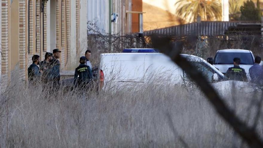 Una nave industrial de Chiva alberga un criadero con 3.000 plantas de marihuana