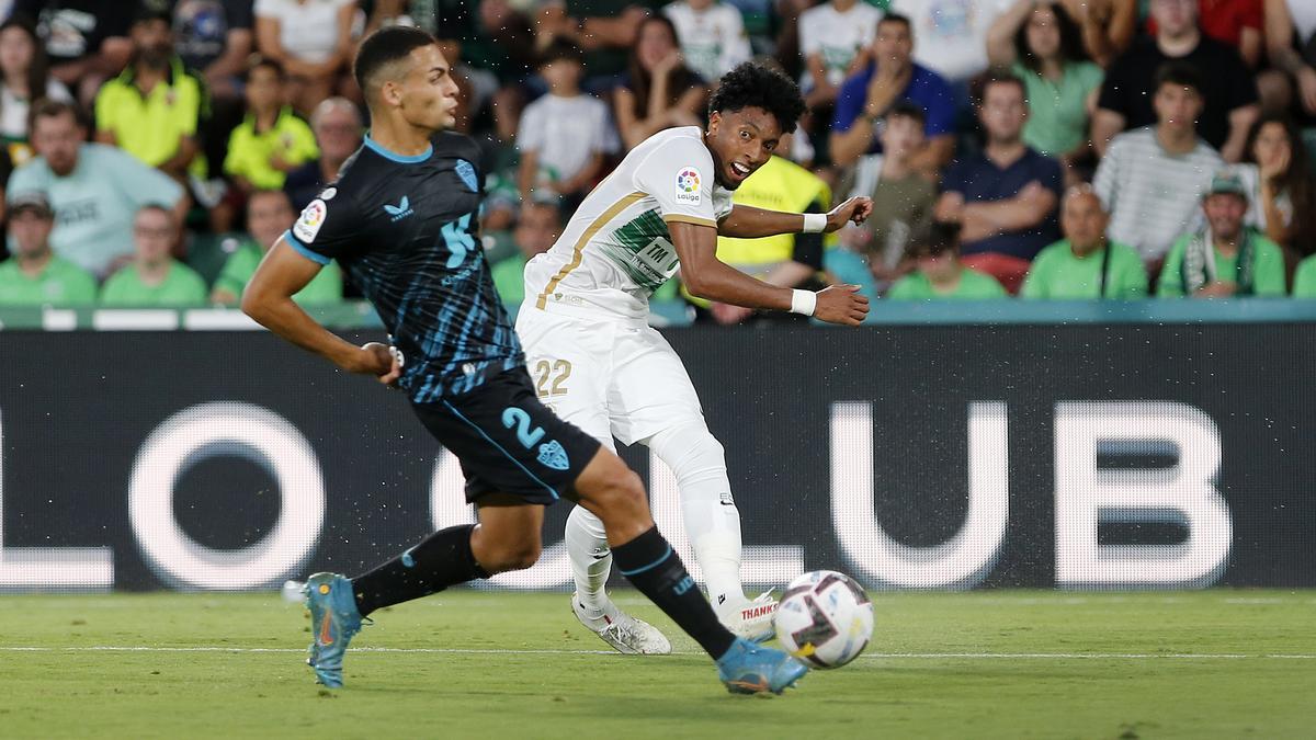 Johan Mojica, durante el partido de este lunes en el Martínez Valero