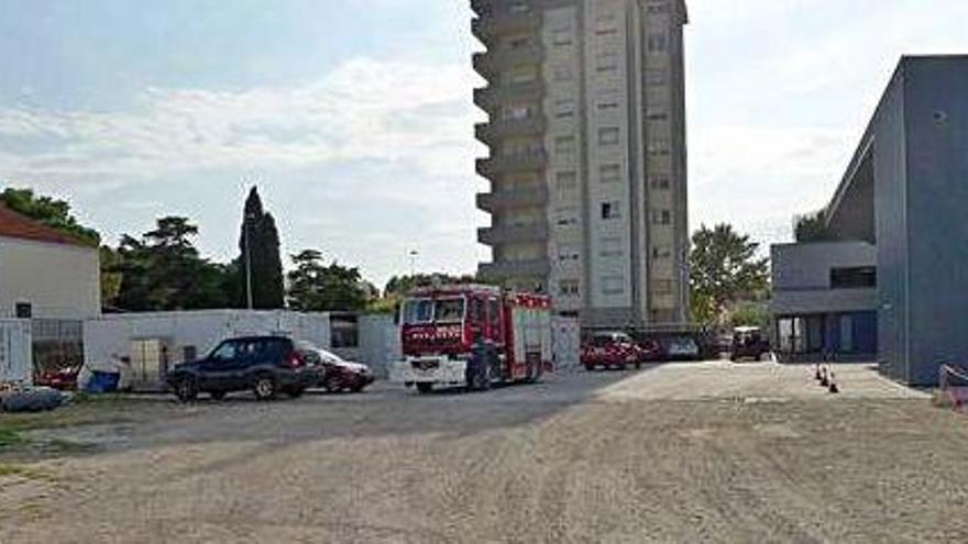 L&#039;accés al Parc de Bombers de Figueres, pendent d&#039;asfaltar (arxiu).