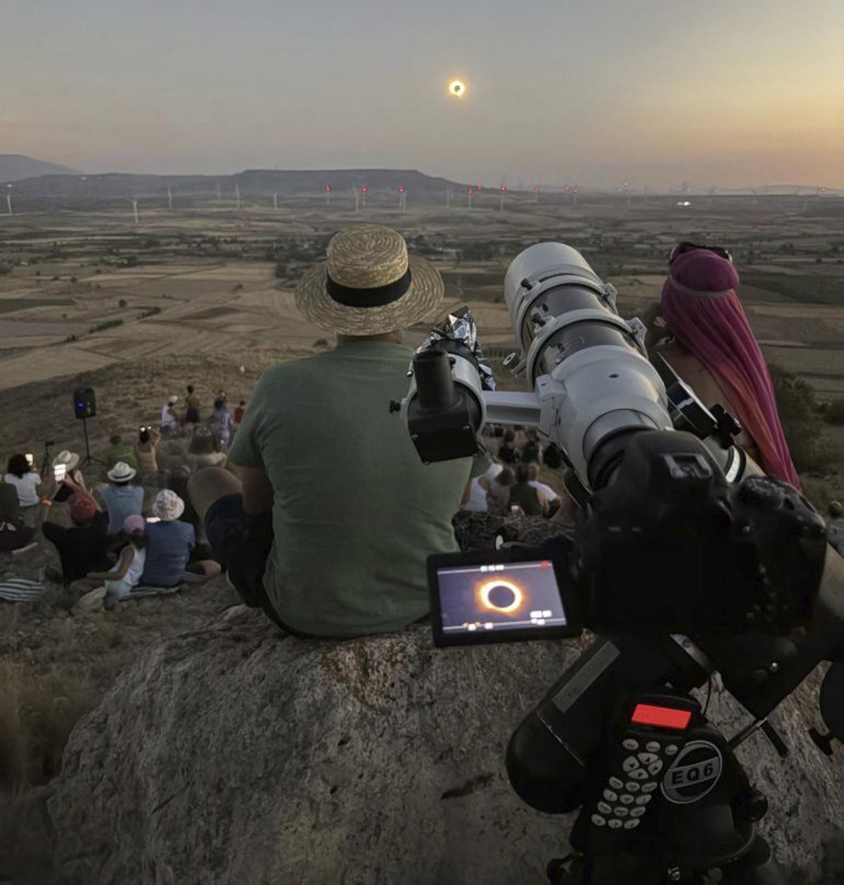 El eclipse total desató la alegría de los asistentes.