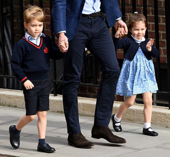 El príncipe Guillermo junto al príncipe George y la princesa Charlotte