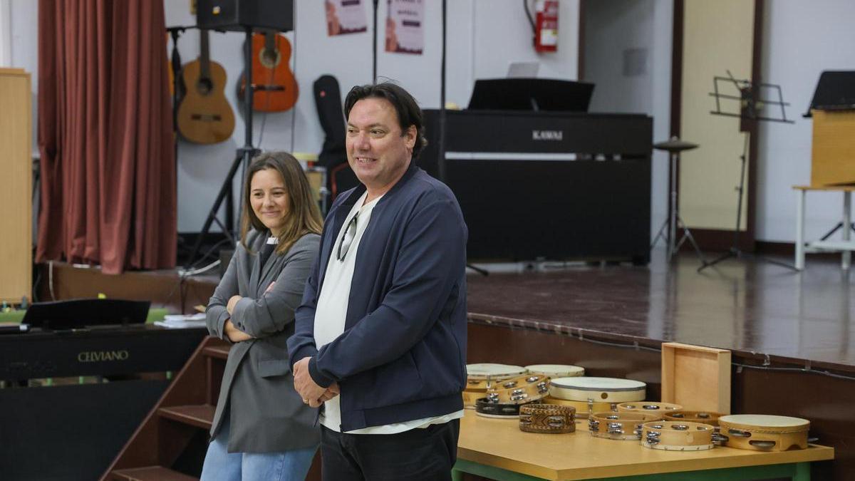 Cordal y su compañera de Somos en un acto.