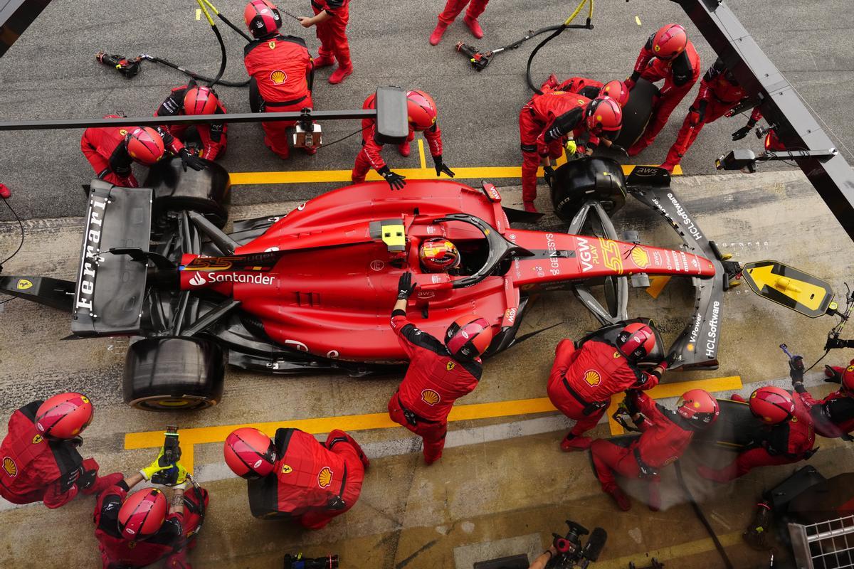 Spanish driver Carlos Sainz of Ferrari during a pit stop in the Formula One Spanish Grand Prix at Barcelona-Catalunya circuit in Montmelo, Barcelona, Spain, 04 June 2023.  EFE/ Enric Fontcuberta