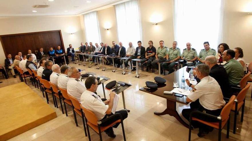 Asistentes a la reunión de la Junta de Seguridad, ayer, en Oviedo.