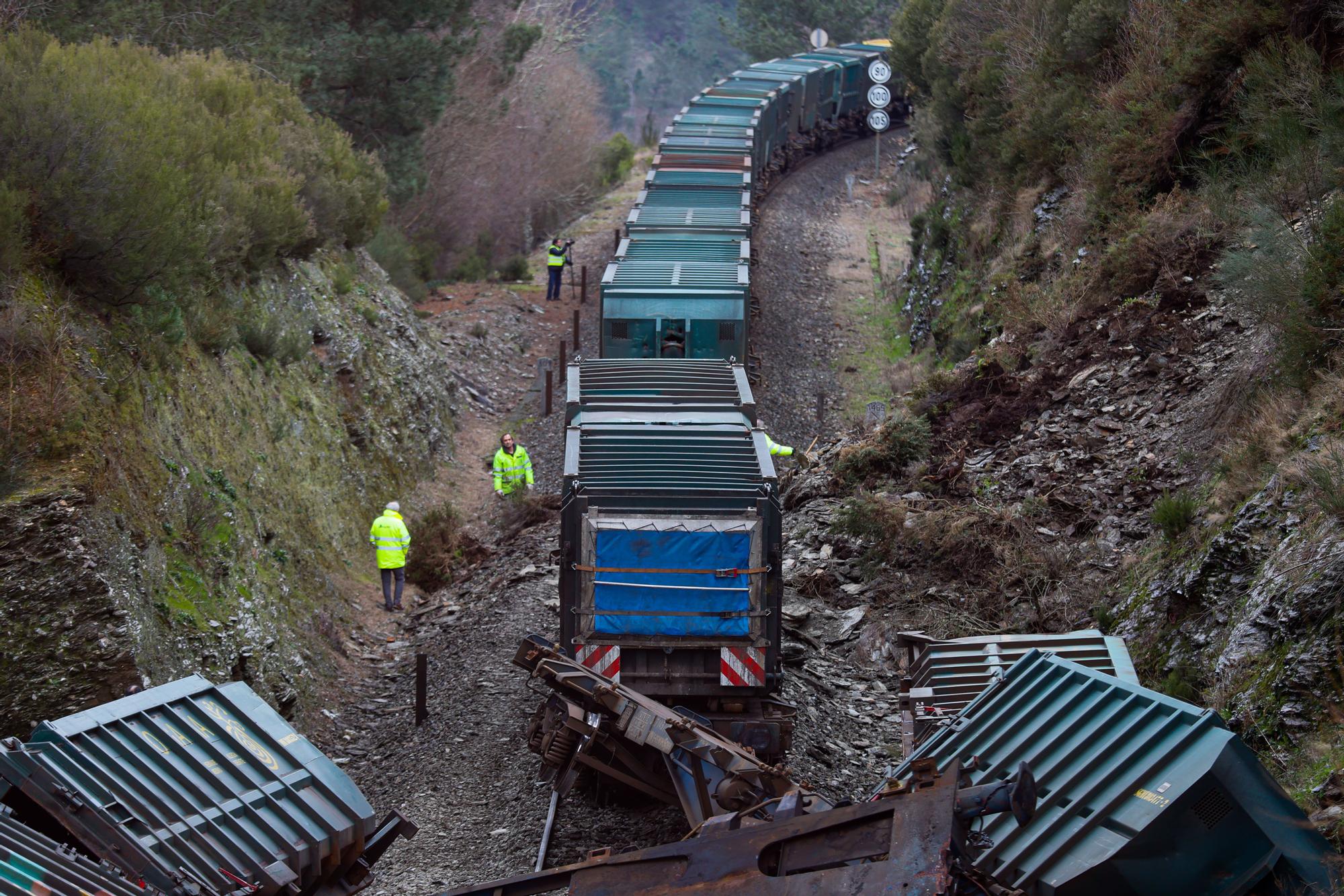 Descarrila un tren de mercancías en Lalín