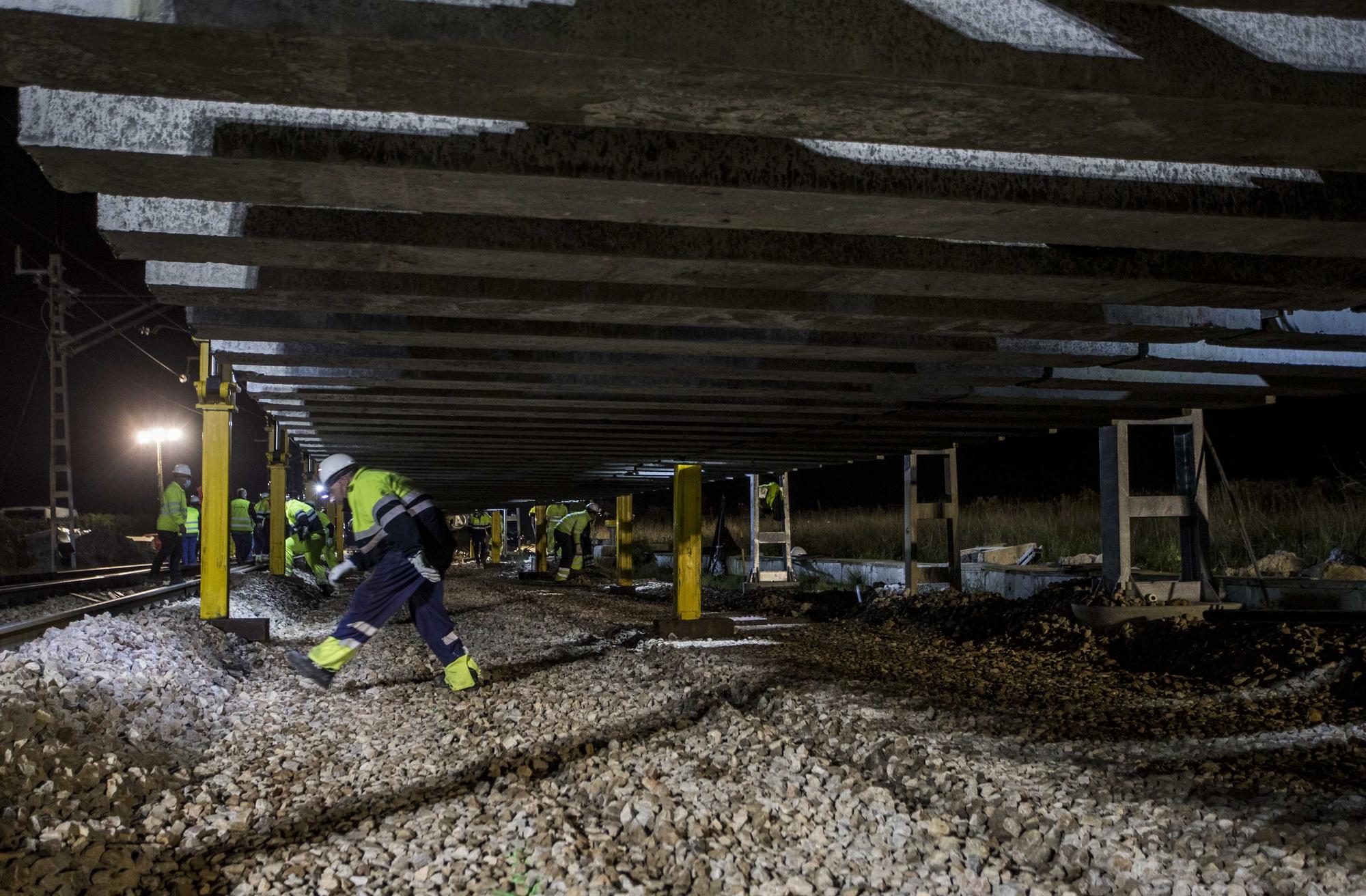 Las obras del tercer hilo en el corredor mediterráneo avanzan en la estación de Massalfassar