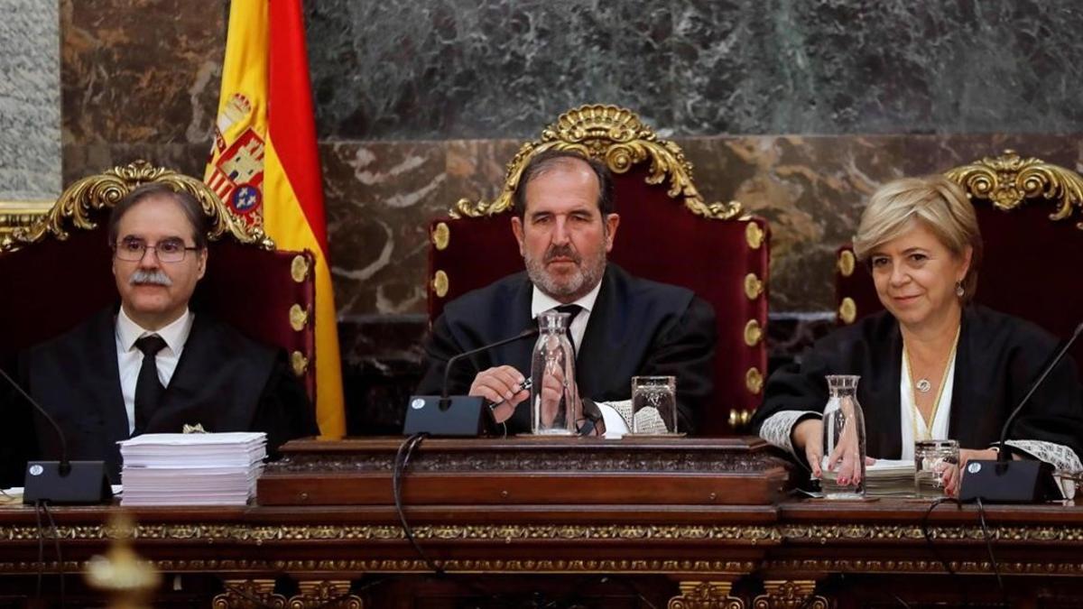 Los tres jueces del Tribunal Supremo.