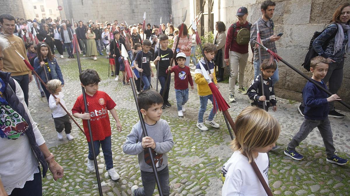 Els infants de Girona es converteixen en autèntics manaies per un dia