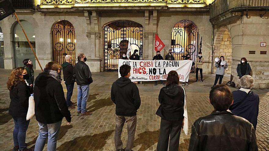 Concentració a la plaça del Vi per una sortida «justa» de la crisi