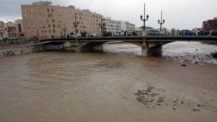 Aspecto del río Guadalmedina en febrero de 2010 tras unas lluvias.