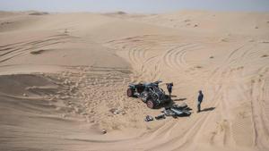 Así ha quedado el coche de Carlos Sainz tras volcar en el Dakar