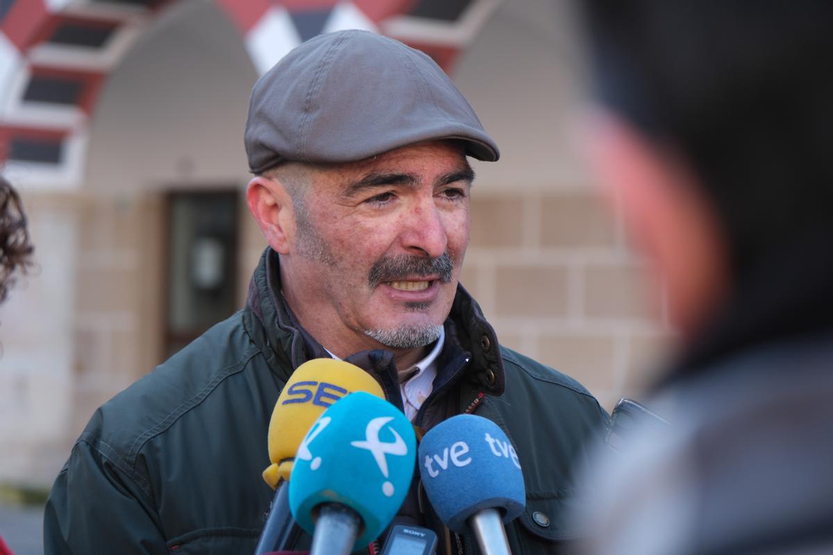 Ángel Muñoz se emociona en el acto del Día Mundial contra el Cáncer en Badajoz