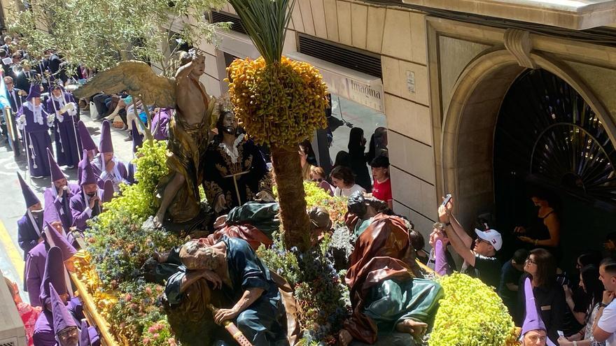 La Oración en el Huerto, de Francisco Salzillo, a su paso por la calle San Nicolás, en Murcia, en la procesión de Viernes Santo por la mañana
