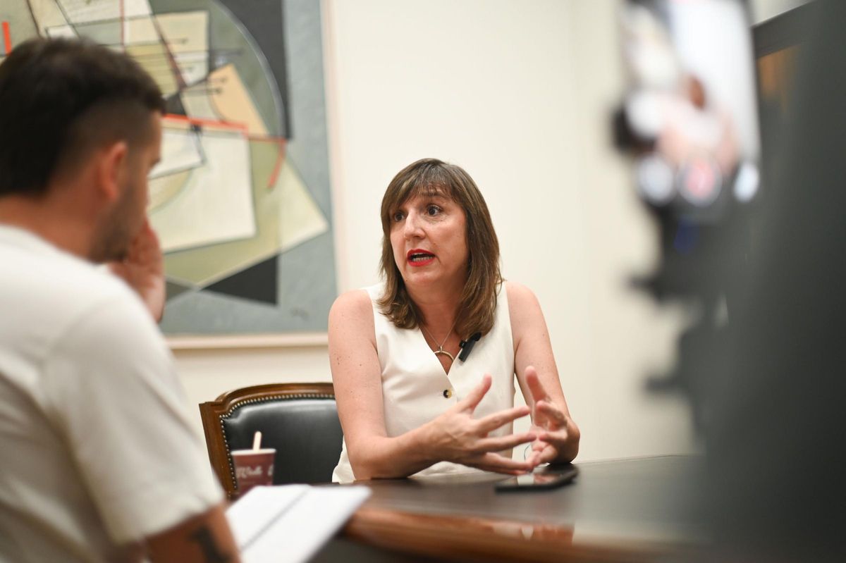 La portavoz municipal del PSOE, Lola Ranera, durante la entrevista con este diario.