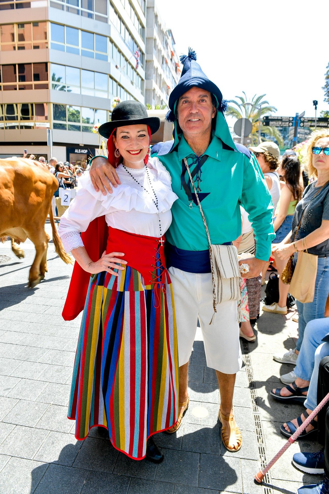 Una romería con bikini en Las Palmas de Gran Canaria