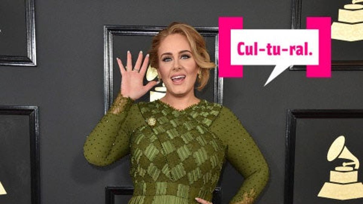 Adele posando para los periodistas