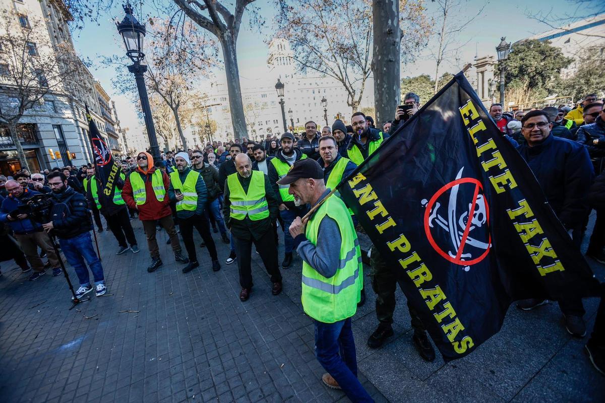 Manifestación de taxistas en huelga frente FreeNow