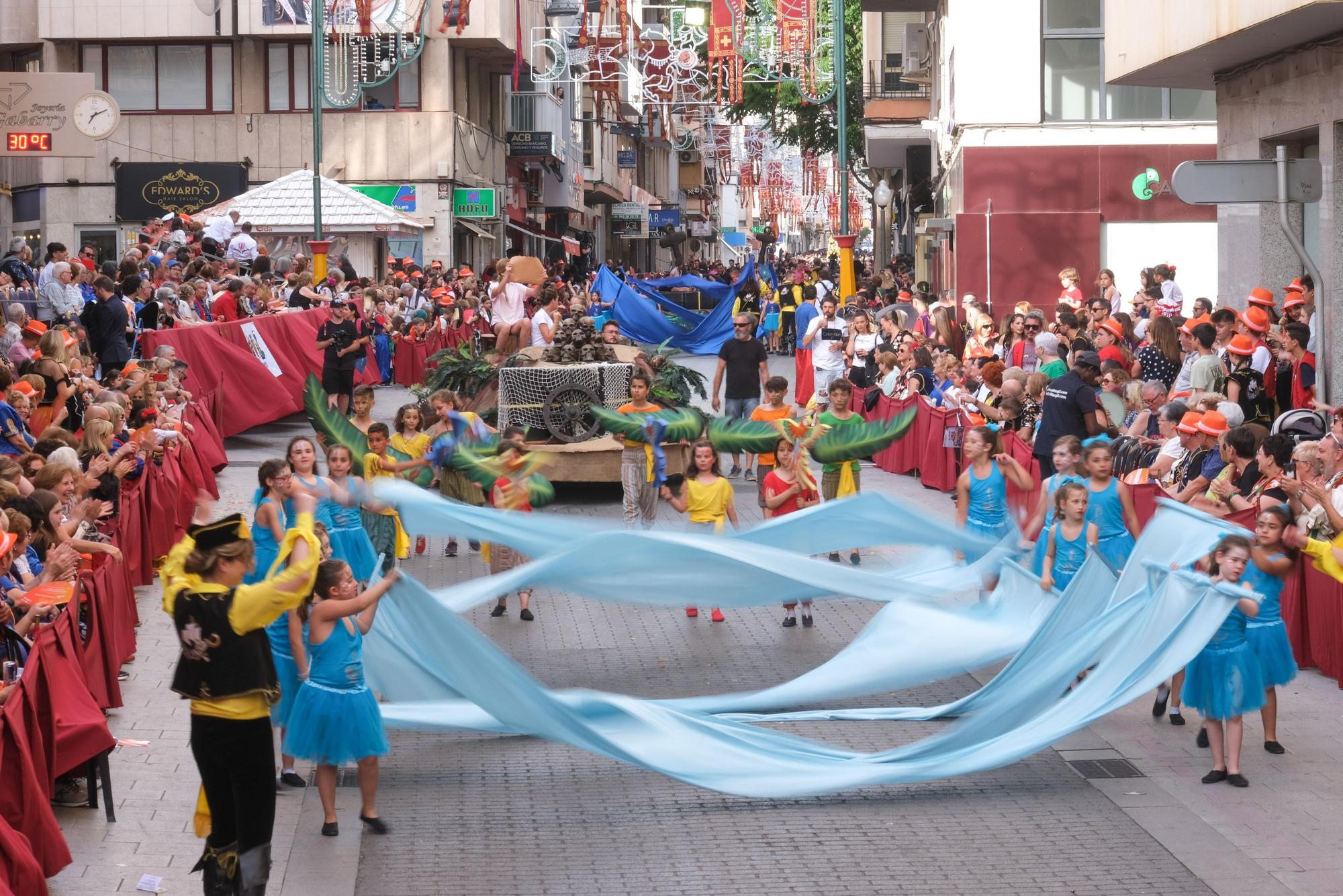 Genios y tesoros en el Desfile Infantil de Elda