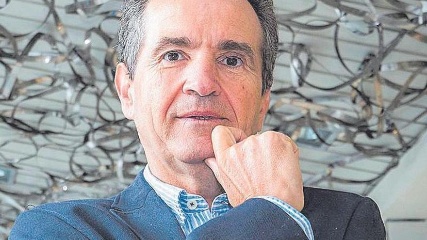 Carles Casajuana: «Mejor que gane Magyar, pero Orbán también hubiera tenido que aceptar las normas»