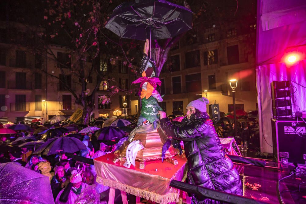 Las cofradías de Sant Sebastià se burlan de Gloria