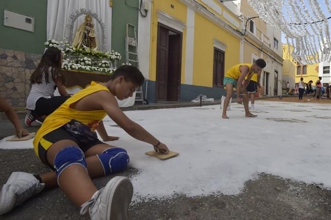 Alfombras por la fiesta de la Vingen del Carmen, ...